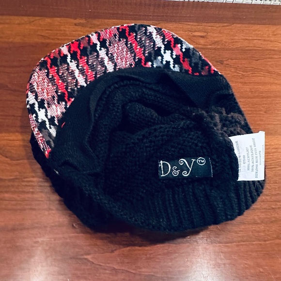 VTG Black & Red Houndstooth Plaid Acrylic Knit Cabbie Hat - Picture 9 of 10